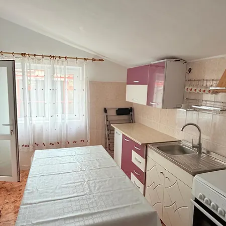 Casa Irina بيت ضيافة 3*